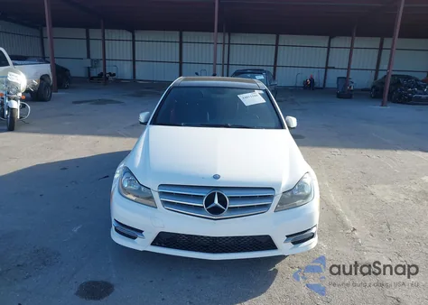 2013 Mercedes-Benz C 250 Sport из США, поврежденный, VIN WDDGF4HB6DA801676